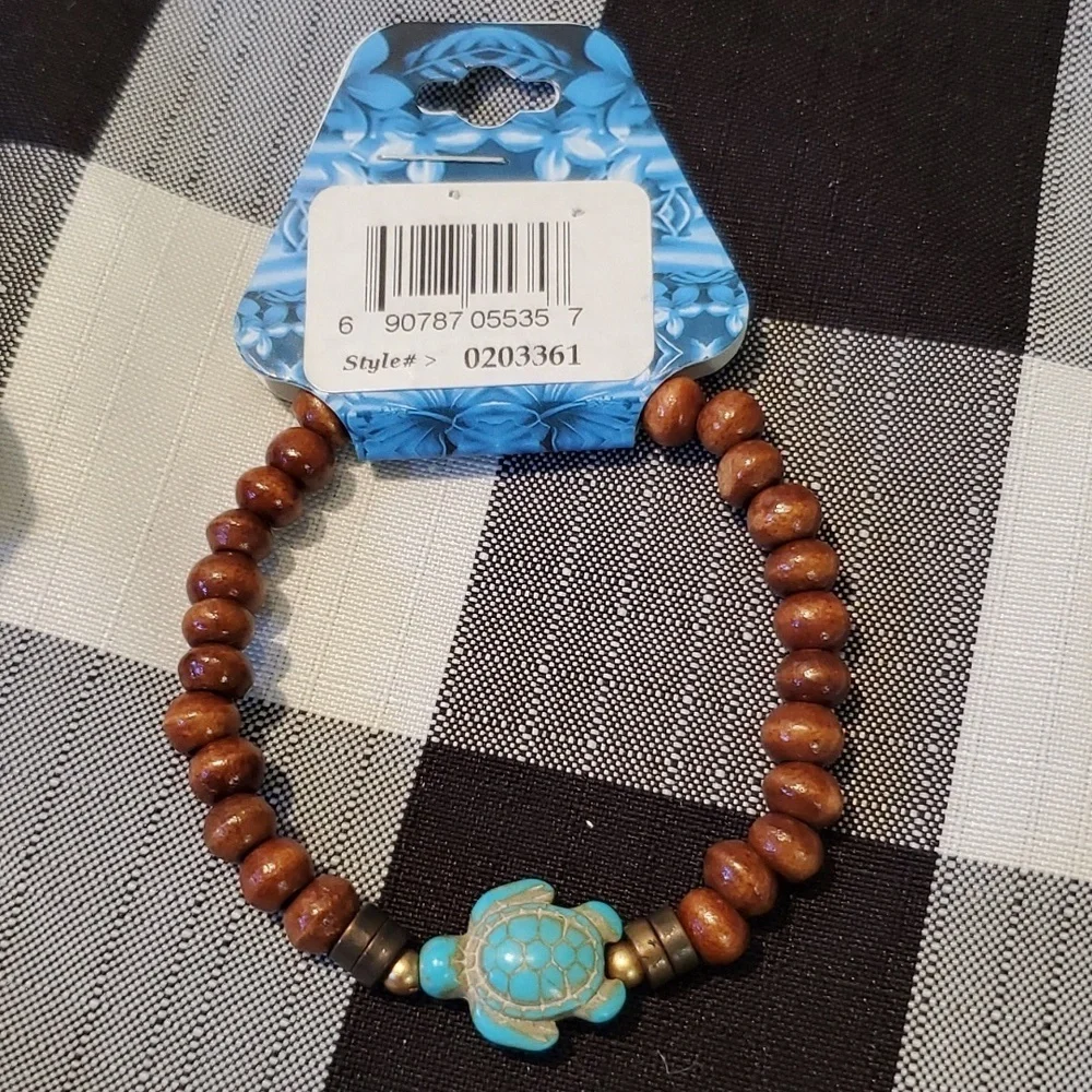 🐻     Tortuga Moon Wood Bead Howlite Stretch Bracelet